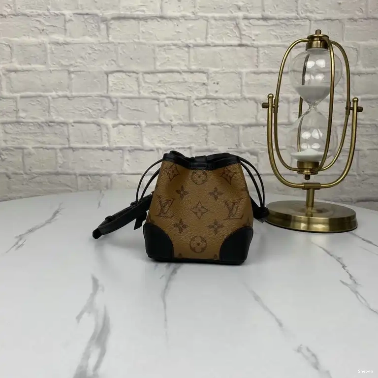 LV Bags 206B570004 0701